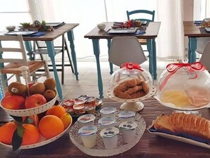 Free daily local cuisine breakfast - B&B Palazzo Murat (Monopoli)