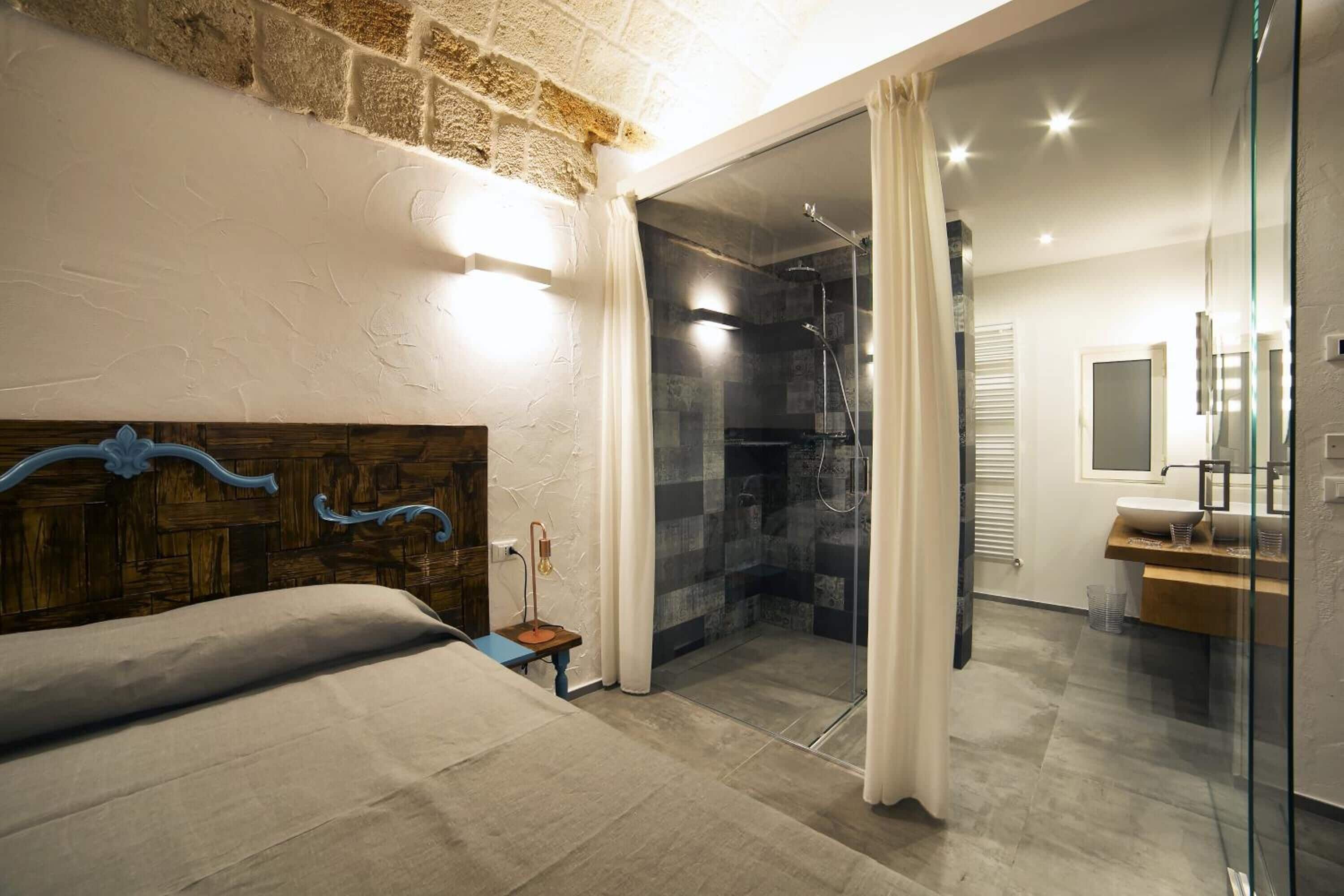 Deluxe Double Room, 1 King Bed, Private Bathroom | Memory foam beds, minibar, in-room safe, individually decorated