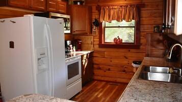 House | Private kitchen | Oven, stovetop, dishwasher, toaster