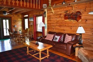 House | 2 bedrooms, desk, iron/ironing board, free WiFi