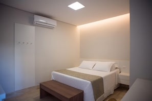 Standard Room, Multiple Beds | Minibar, blackout curtains, iron/ironing board, free WiFi - Pousada Estrada Velha (Conceicao do Mato Dentro)