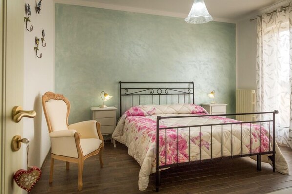 In-room safe, desk, soundproofing, free WiFi