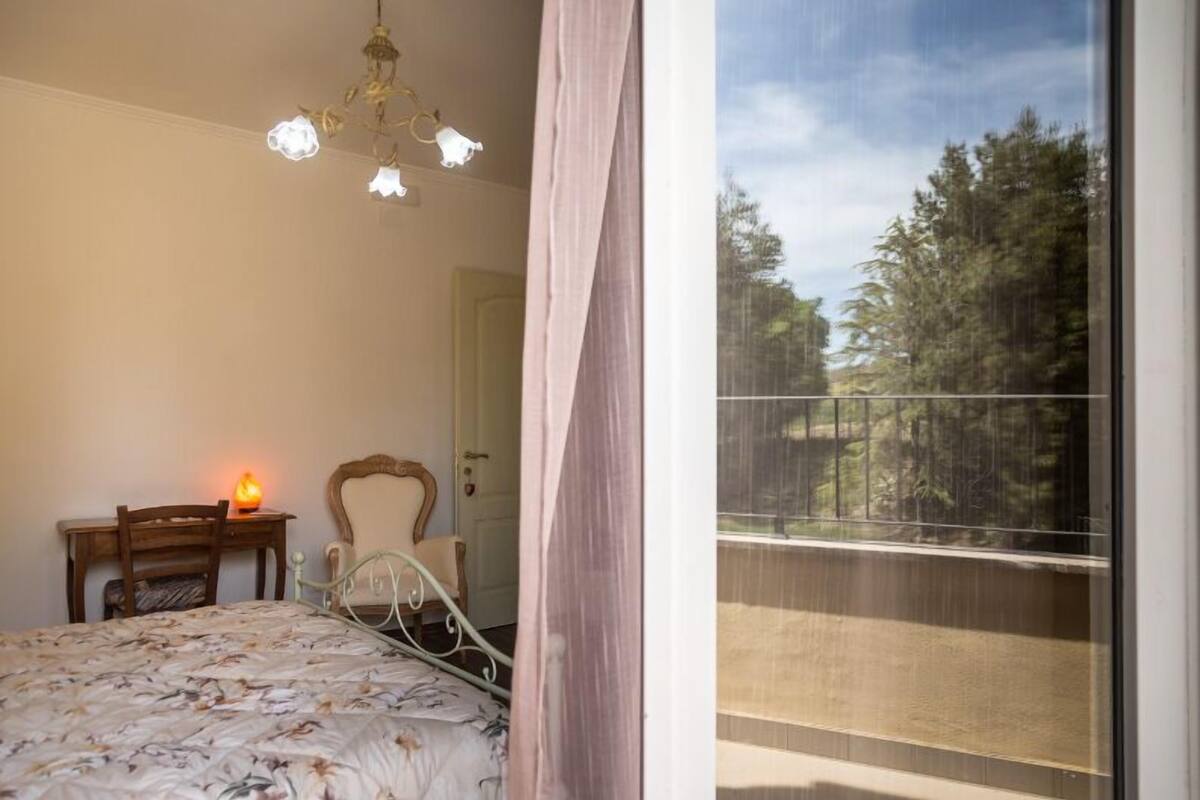 In-room safe, desk, soundproofing, free WiFi