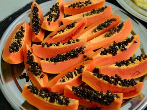 بوفيه فطور مجانًا يوميًا