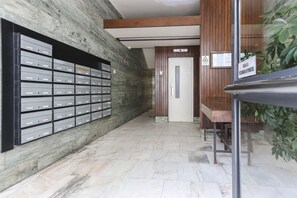 Interior entrance - Saldanha Residence by Homing (Lisbon)