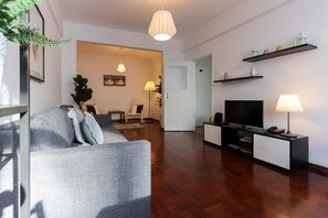 Flat-screen TV - Saldanha Residence by Homing (Lisbon)