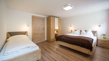 Down comforters, in-room safe, blackout drapes, soundproofing