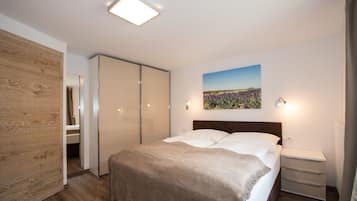 Apartamento, vista para a montanha (9) | Edredons de pluma, cofres nos quartos, cortinas blackout