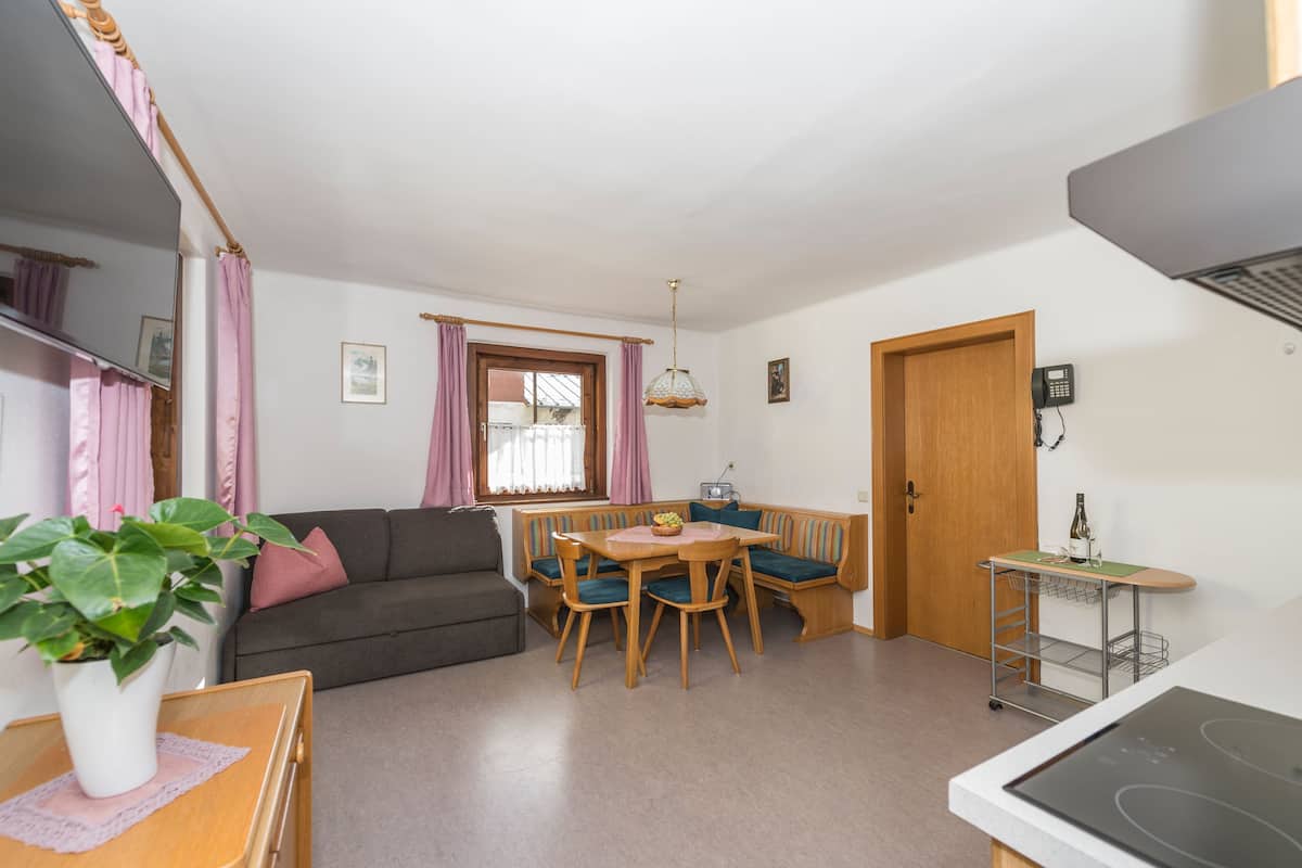 Apartment, Mountain View (2) | Living area | Smart TV