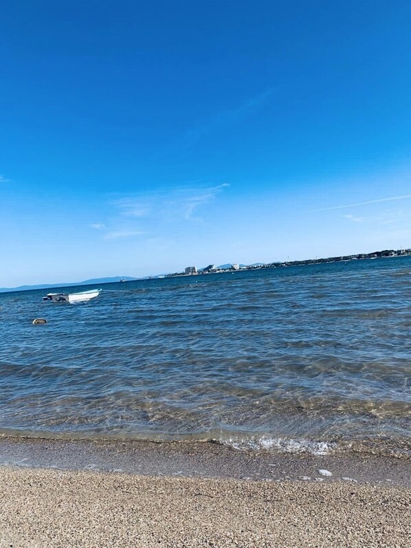 Private beach, sun-loungers, beach umbrellas - Hotel Fiesta Beach Didim (Didim)