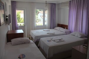 Quadruple Room | Desk, iron/ironing board, free WiFi, bed sheets