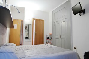 Double or Twin Room, 1 Double Bed, City View | Minibar, desk, blackout drapes, soundproofing - B&B Napoli Plebiscito (Naples)