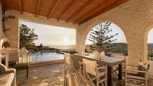 Vil·la superior, piscina privada, vistes al mar | Terrassa o pati
