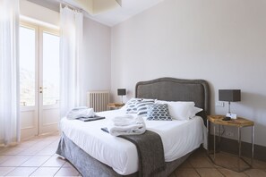 Panoramic Room | Premium bedding, down duvets, memory-foam beds, in-room safe - Villa Borgovecchio B&B (Camaiore)