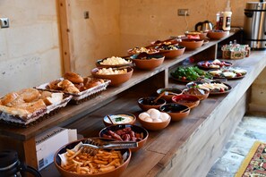 Free daily buffet breakfast - Larissa Cave Hotel (Ürgüp)