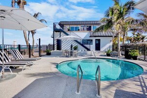 Outdoor pool, pool umbrellas, sun loungers