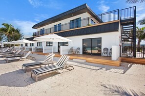 Beachfront Luxury King Room | 露台