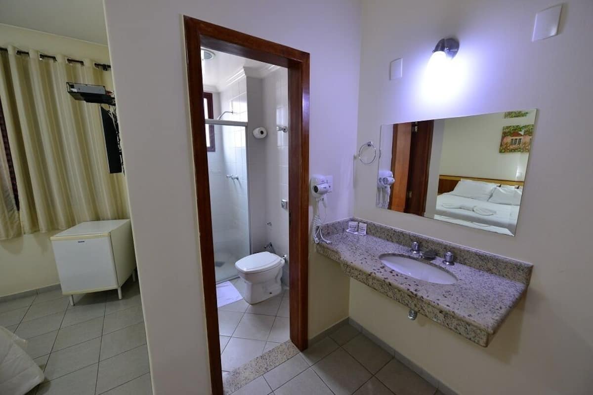 Deluxe Double or Twin Room | Desk, free WiFi, bed sheets
