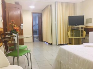 1 dormitori, escriptori, wifi gratuïta i roba de llit
