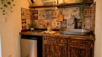 Refrigerador, horno, placa de cocina, cafetera/tetera