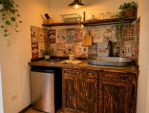 Refrigerador, horno, placa de cocina, cafetera/tetera