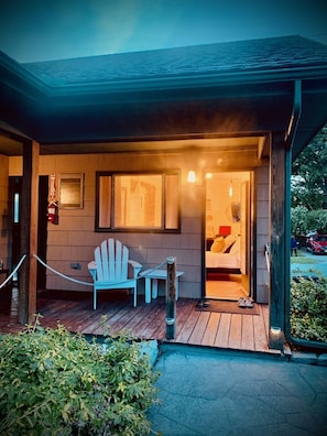 スタンダード ルーム クイーンベッド 1 台 | 高級寝具、アイロン / アイロン台、WiFi (無料)、ベッドシーツ