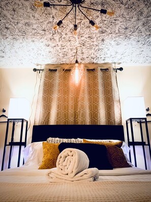 Standard Room, 1 Queen Bed