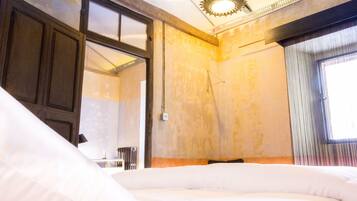 Design-Haus | 3 Schlafzimmer, Schreibtisch, kostenloses WLAN, Bettwäsche