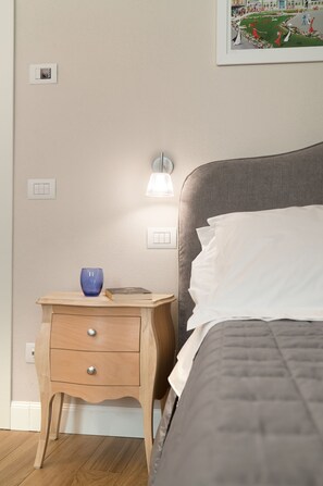 1 chambre, coffre-fort, fer et planche à repasser