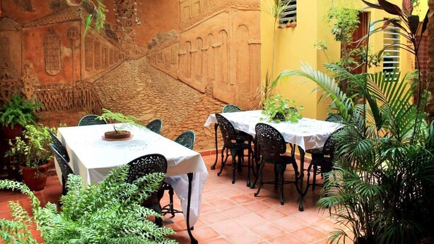 Bữa sáng đặc sản địa phương hàng ngày với phụ phí nhỏ 