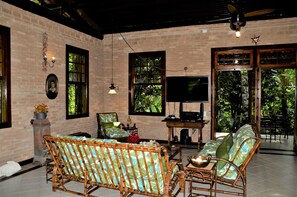 TV, fireplace, DVD player, table tennis - Farmhouse on Félix Beach  (Ubatuba)