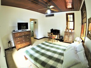 4 dormitorios, escritorio, tabla de planchar con plancha y wifi gratis