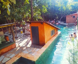 Indoor pool, outdoor pool, pool loungers - Residencial Suítes Pirenópolis (Pirenópolis)