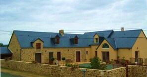 Front of property - Chambres d'Hotes Le Gasseau (Jublains)