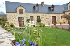 Front of property - Chambres d'Hotes Le Gasseau (Jublains)