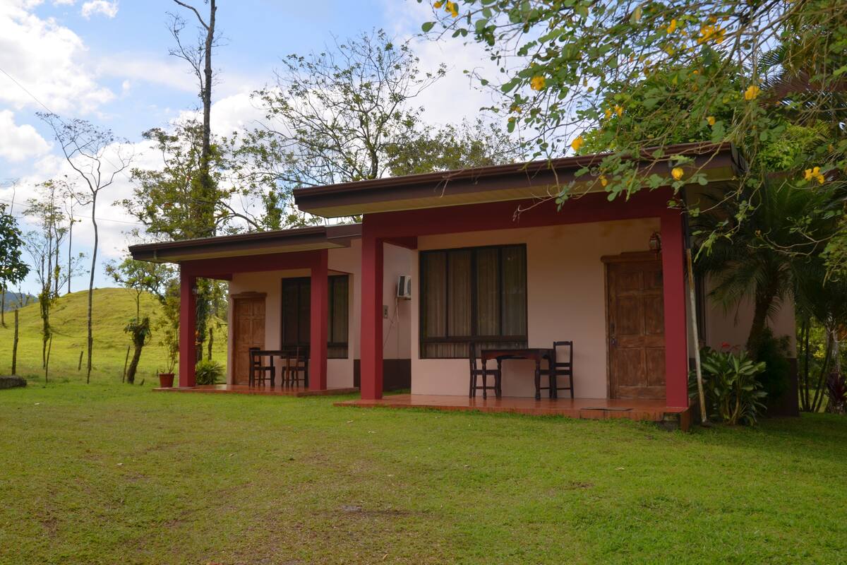 Villa, 2 Doppelbetten, Bergblick | Kostenloses WLAN, Bettwäsche