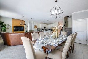 House, Multiple Beds | In-room dining