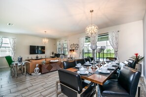 House, Multiple Beds | In-room dining