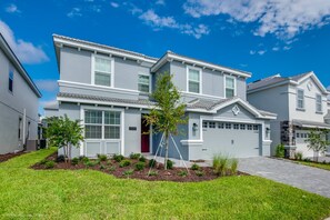 House, 6 Bedrooms | Front of property