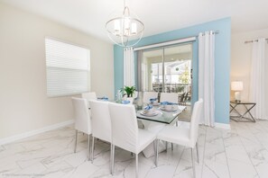 House, 6 Bedrooms | In-room dining