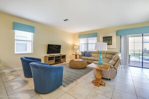 獨棟房屋, 多張床 | 起居區 | 平面電視