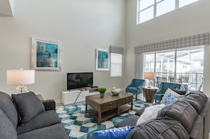 House, 5 Bedrooms | Living area