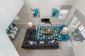 House, 5 Bedrooms | Living room