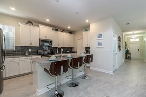 House, 5 Bedrooms | Private kitchen