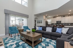 House, 5 Bedrooms | Living area