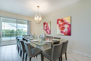 House, Multiple Beds | In-room dining