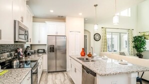House, 5 Bedrooms | Private kitchen - Champions Gate Exec Villas- 1557mb (Davenport)