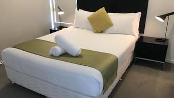 Exclusive Apartment, 2 Bedrooms, 2 Bathrooms, River View | 2 bedrooms, individually decorated, individually furnished, desk