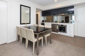 Exclusive Apartment, 1 Bedroom | In-room dining - Mowbray East Apartments (East Brisbane)