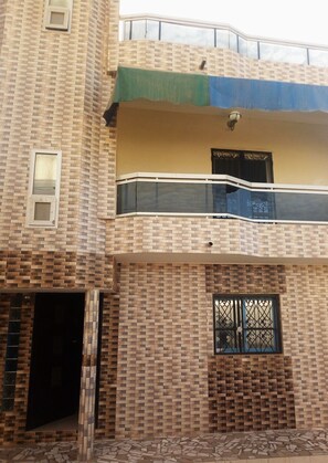 Front of property - Residence Fatou Ndiaye (St. Louis)